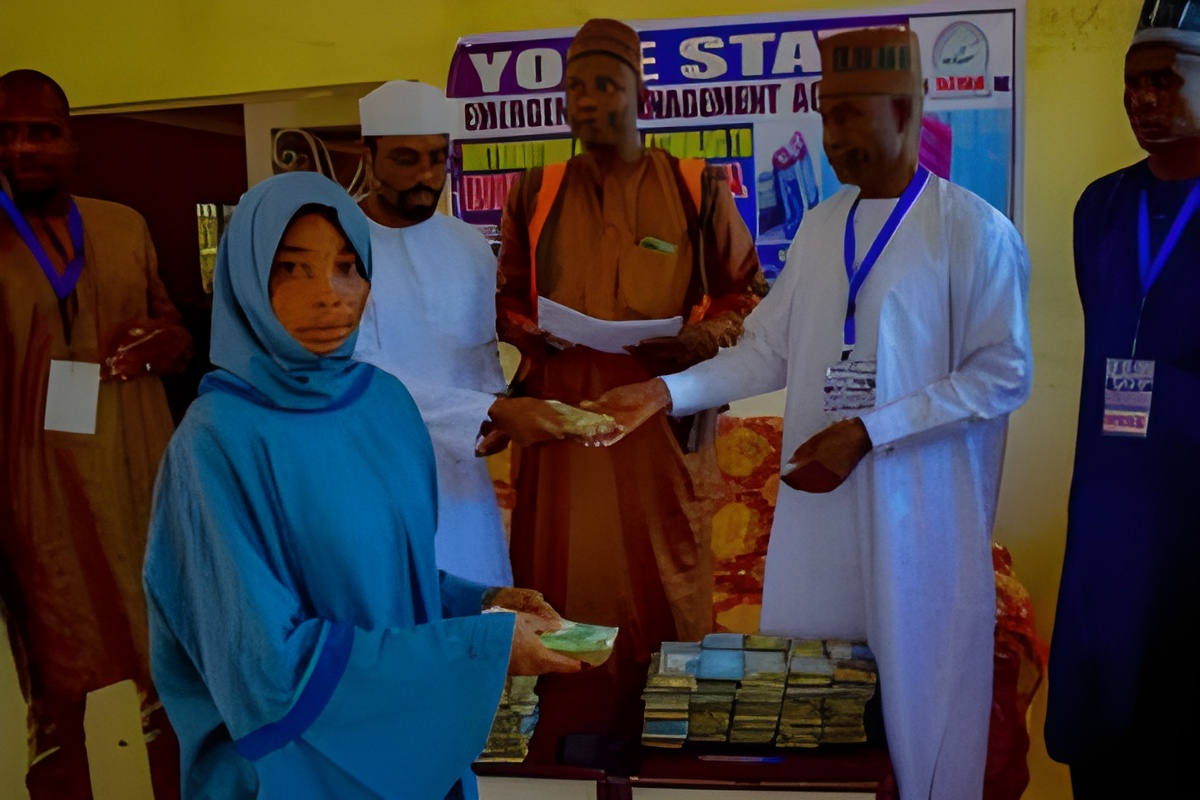 Cash disbursement to flood victims at Nguru, Yobe